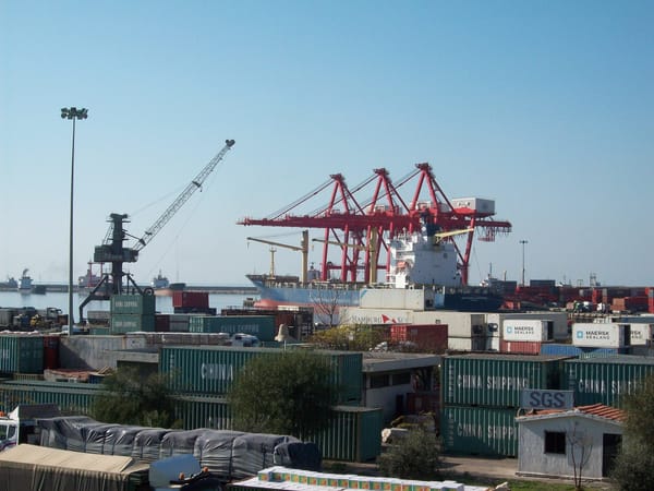 Cranes and containers https://commons.wikimedia.org/wiki/File:Latakia_harbour.jpg